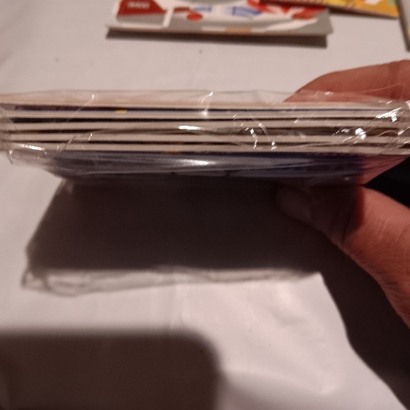 Colorful Graphic Card Holders - Picture 6 of 8